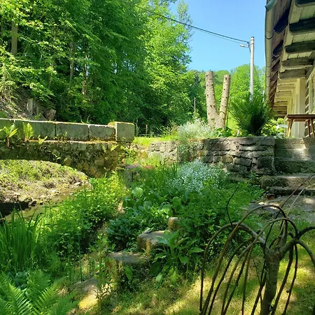 Semesterbostad House In The Rocks